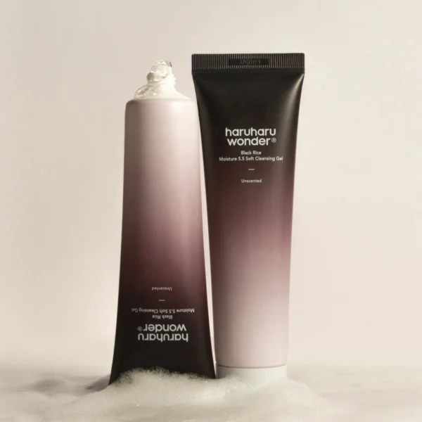 Haruharu Wonder – Black Rice Moisture 5.5 Soft Cleansing Gel | جل تنظيف صباحي بخلاصة الأرز الأسود - Image 4
