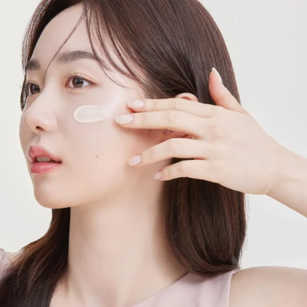Numbuzin No.3 Porcelain Base-skip Tone Up Beige SPF50+ - Image 4