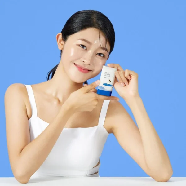 ROUND LAB – Birch Juice Moisturizing Sun Stick | عصا واقي شمس بخلاصة البتولا - Image 2